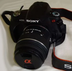Sony Alpha 230 mit Objektiv 18-55mm 3.5-5.6 DT SAM und 55-200mm 4.0-5.6 DT SAM