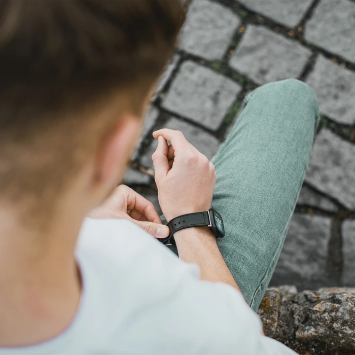 Hama Ersatzarmband Leder/Silikon 20mm für Fitbit Versa 3/Sense weiß
