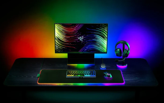Razer Strider Chroma RGB Hybrid-Gaming-Mauspad, XXL - 900x370mm, schwarz