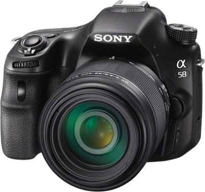 Sony Alpha 58 mit Objektiv 18-55mm 3.5-5.6 DT SAM und 55-200mm 4.0-5.6 DT SAM