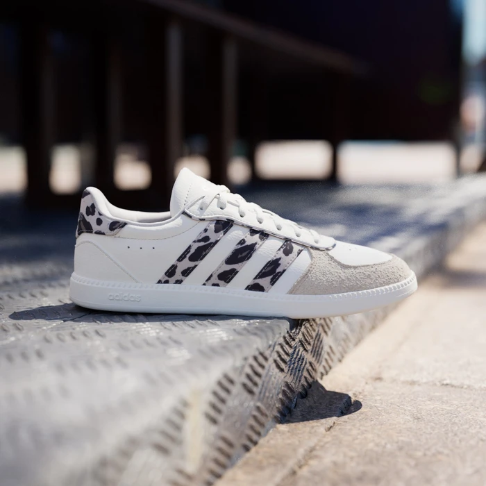 adidas Breaknet Sleek core white/crystal linen/khaki six (Damen)
