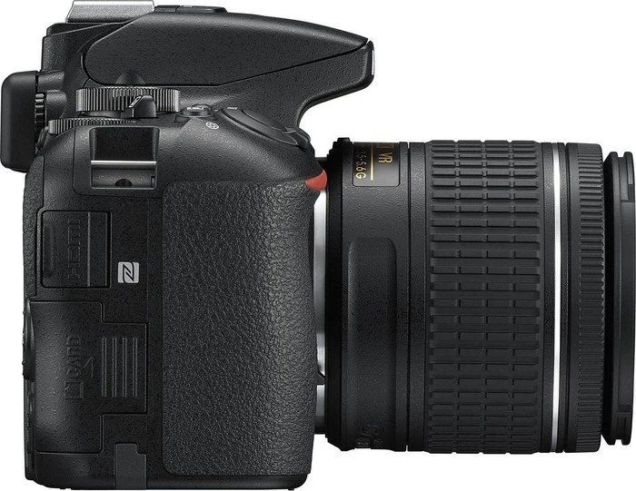 Nikon D5600 mit Objektiv AF-P DX 18-55mm 3.5-5.6 G VR und AF-P DX 70-300mm 4.5-6.3 G ED VR
