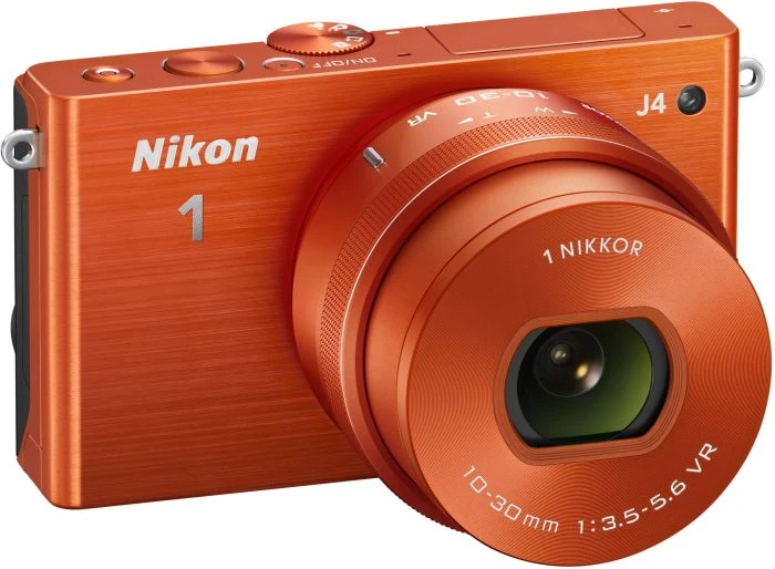 Nikon 1 J4 orange mit Objektiv 1 NIKKOR 10-30mm 3.5-5.6 PD-Zoom VR