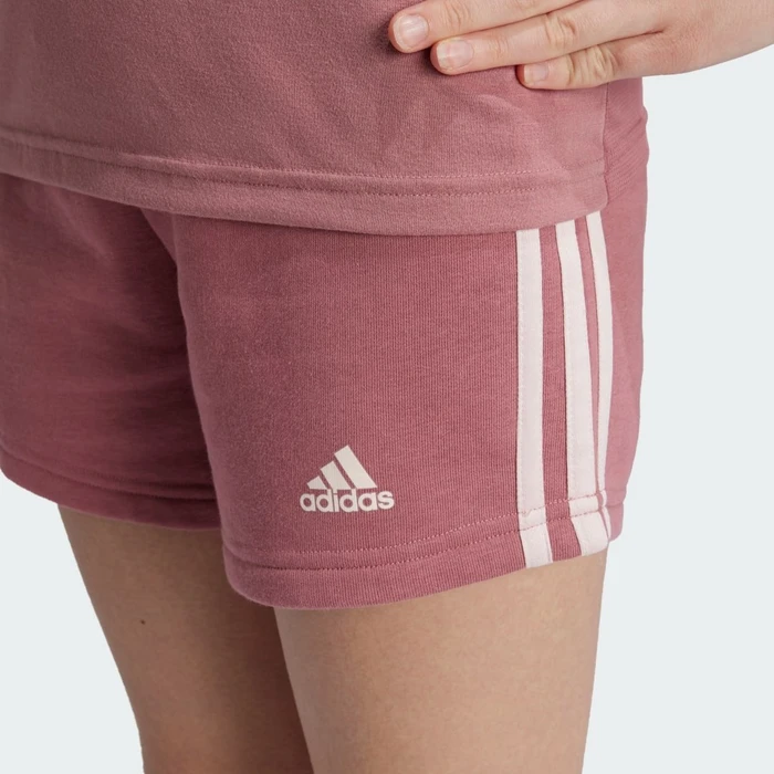 adidas Essentials 3-Streifen Shorts preloved crimson/sandy pink (Junior)