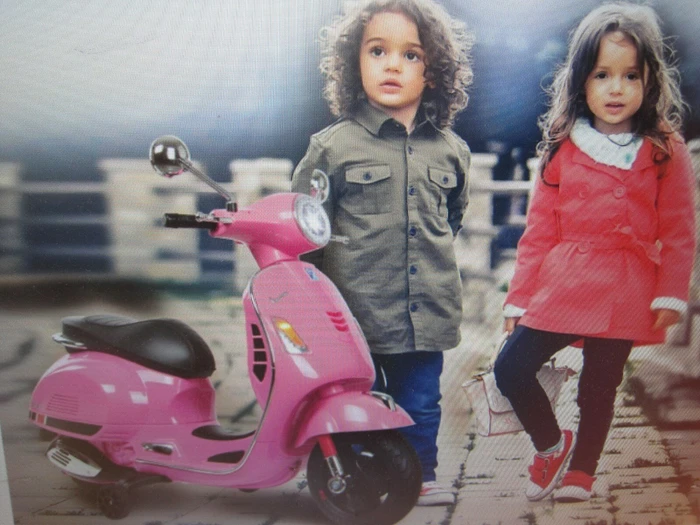 Jamara Ride-on Vespa GTS 125 pink