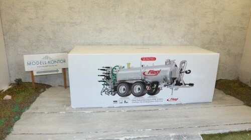 Wiking Die-Cast Fliegl VFW 18.000 Profiline Güllegrubber