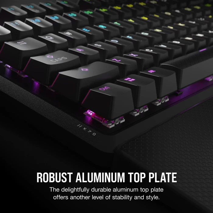 Corsair Gaming K70 CORE, schwarz, mit Handballenauflage, MLX RED, USB, US