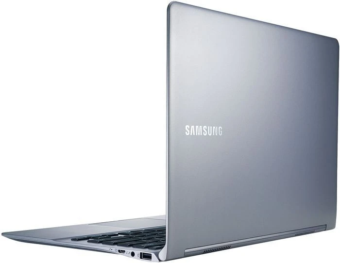 Samsung 900X3D, Core i5-2537M, 4GB RAM, 128GB SSD, DE
