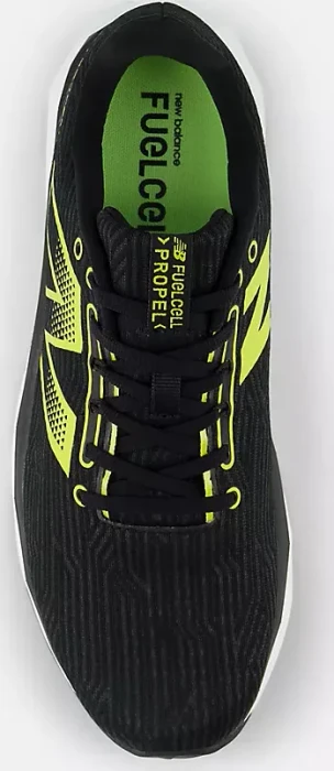 New Balance FuelCell Propel v5 black/tea tree/magnet (Herren)