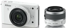 Nikon 1 J1 weiß mit Objektiv 1 NIKKOR 10-30mm 3.5-5.6 VR und 1 NIKKOR 10mm 2.8