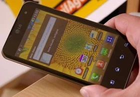LG Optimus Speed P990 mit Branding