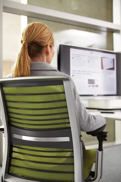 Steelcase Think Bürostuhl mit Armlehnen, royalblau/hellblau
