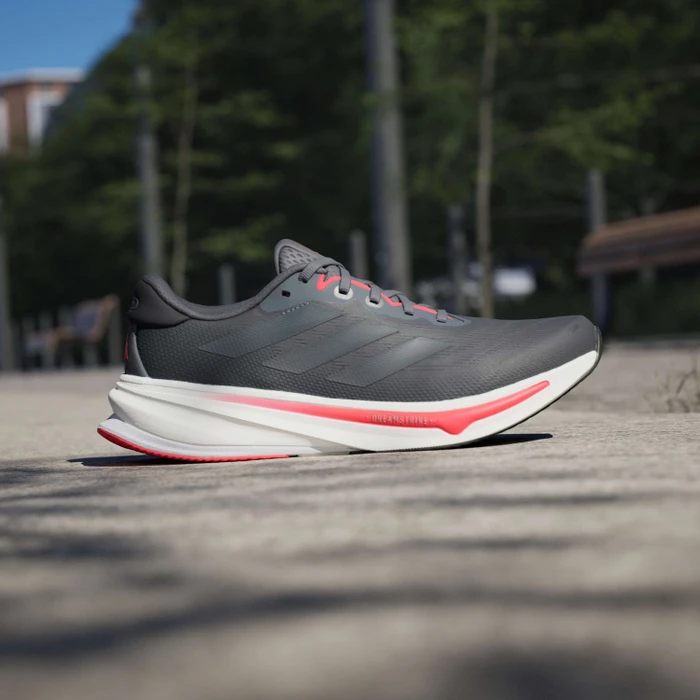 adidas Supernova Rise 2 grey five/night metallic/lucid red (Herren)