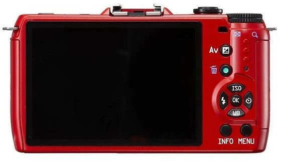 Pentax Q10 rot mit Objektiv Q 02 Standard Zoom 5-15mm 2.8-4.5 AL