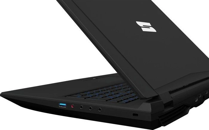 Schenker W705-7UY, Xeon E3-1231 v3, 16GB RAM, 250GB SSD, 1TB HDD, GeForce GTX 970M, DE