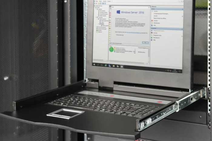 Digitus DS-72211-2, 19" LCD KVM Switch, 8-fach, DE