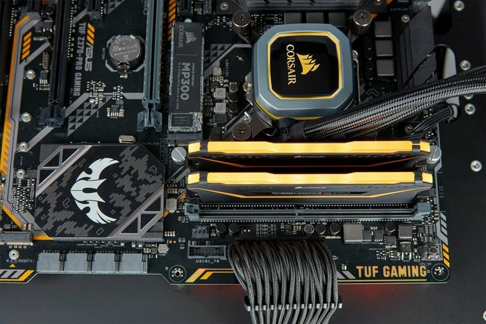 Corsair Vengeance RGB PRO TUF Gaming Edition UDIMM 32GB Kit, DDR4-3200, CL16-20-20-38