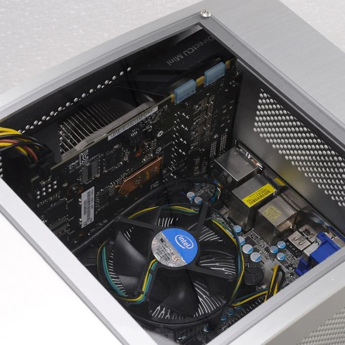 Lian Li PC-Q30A silber, Acrylfenster, Mini-ITX