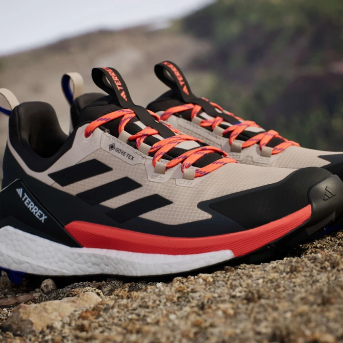 adidas Terrex Free Hiker 2.0 Low GTX wonder beige/core black/semi impact orange (Herren)