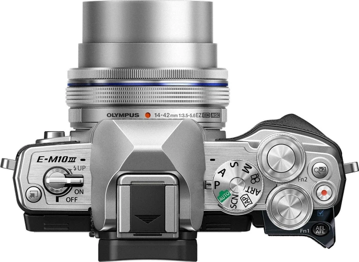 Olympus OM-D E-M10 Mark III silber mit Objektiv M.Zuiko digital ED 14-42mm 3.5-5.6 EZ und M.Zuiko digital ED 40-150mm 4.0-5.6 R MSC