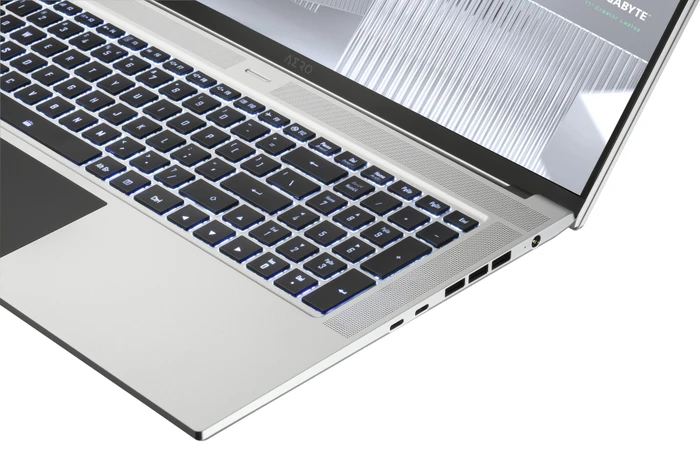 GIGABYTE AERO 17 XE5-73UK738HP, Core i7-12700H, 16GB RAM, 2TB SSD, GeForce RTX 3070 Ti, UK