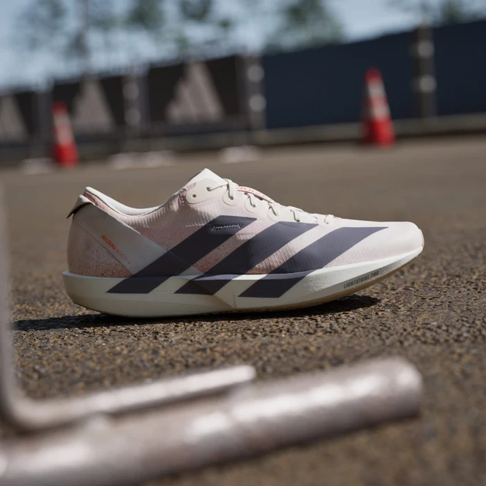 adidas Adizero Adios 9 chalk white/grey strata/impact orange (Herren)