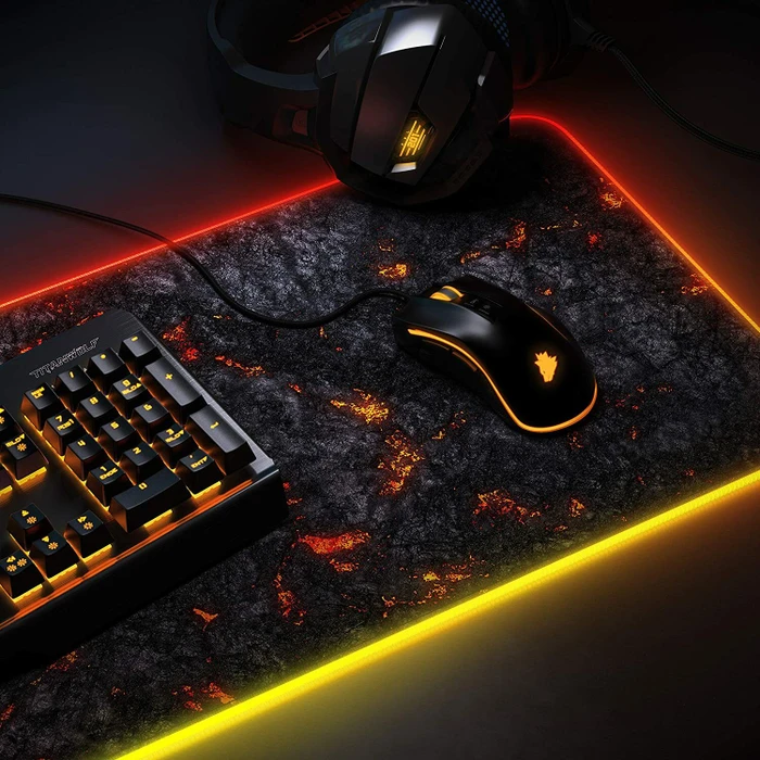 Titanwolf Lava Lightning RGB XXL Gaming-Mauspad, 800x300mm, schwarz/rot