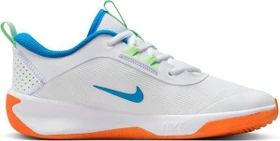 Nike Omni Multi-Court white/vapor green/total orange/photo blue (Junior)