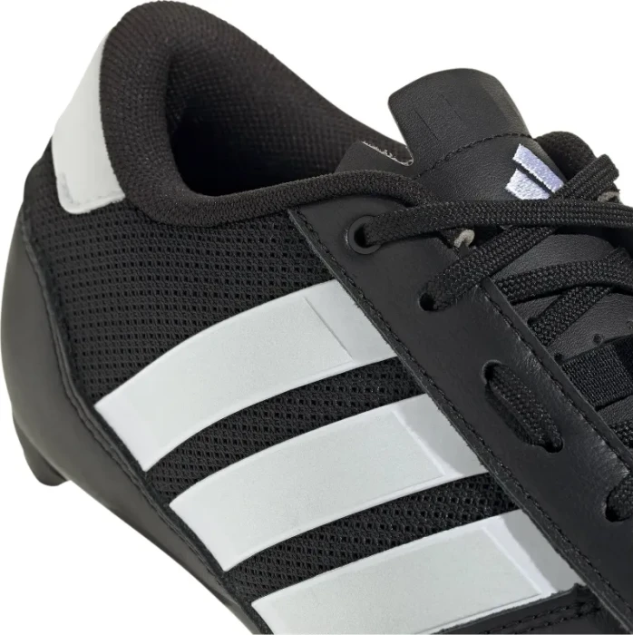 adidas Originals Heritage Road core black/feather white