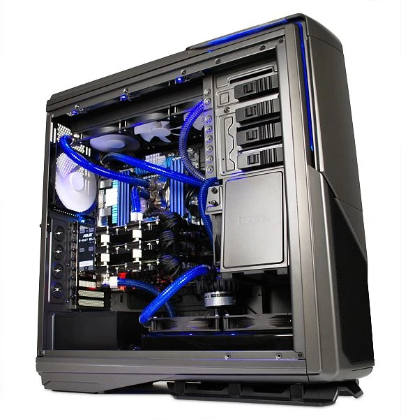 NZXT Phantom 820 Gunmetal, Acrylfenster