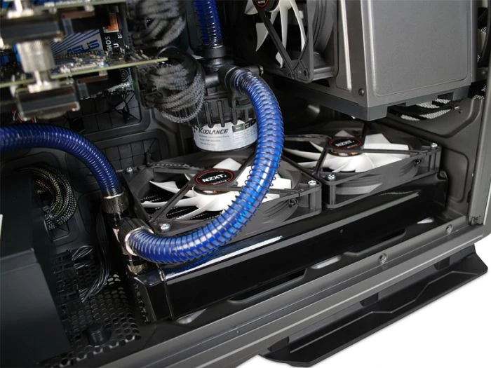 NZXT Phantom 820 Gunmetal, Acrylfenster