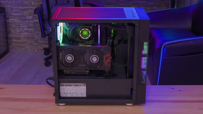 AeroCool Atomic, inkl. GPU-Halterung, Glasfenster