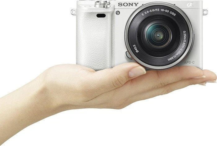 Sony Alpha 6000 weiß mit Objektiv E PZ 16-50mm 3.5-5.6 OSS