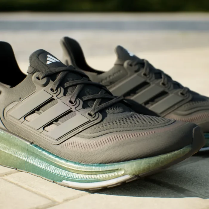 adidas Ultraboost Light core black/carbon/cloud white