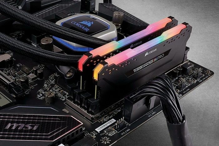 Corsair Vengeance RGB PRO schwarz UDIMM 8GB, DDR4-3200, CL16-18-18-36