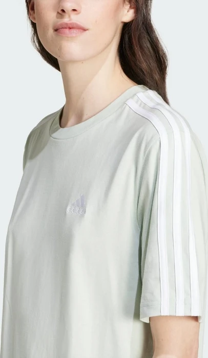 adidas Essentials 3-Streifen Single Jersey Boyfriend T-Shirt kurzarm linen green (Damen)