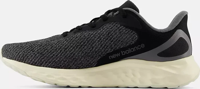 New Balance Fresh Foam Arishi v4 black/castlerock/angora (Herren)