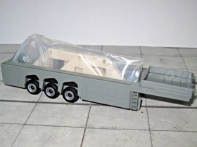 Herpa Betonteileauflieger mit Ladung (4 Dachgiebelteile)