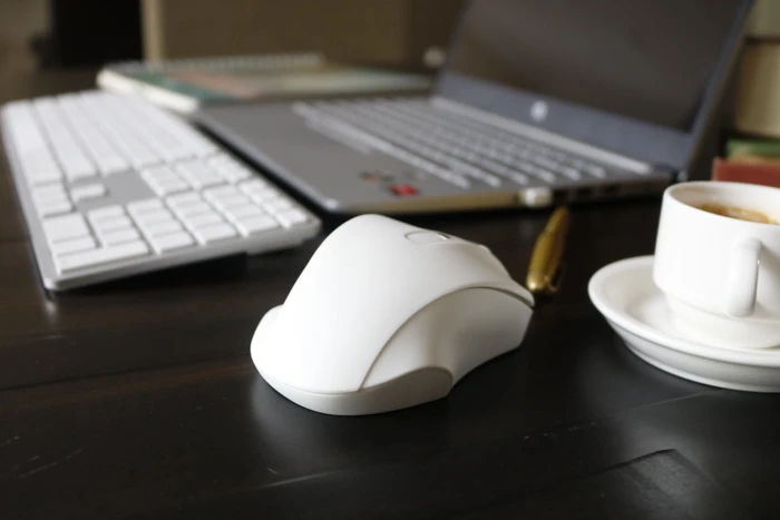 Matias Wireless Ergonomic Pro Mouse weiß, USB-C