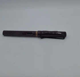 Lamy safari blueberry/violett, rechte Hand, mittel