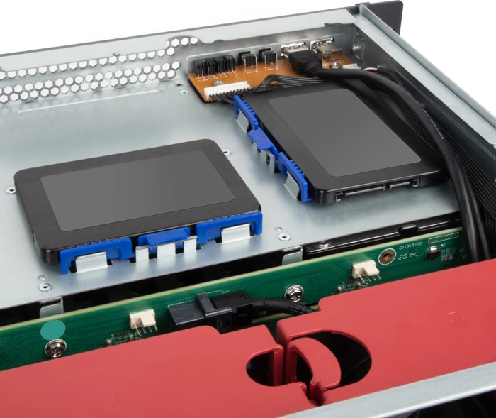 SilverStone RM43-320-RS, Rackmount Storage, schwarz/grau, 4HE, ATX