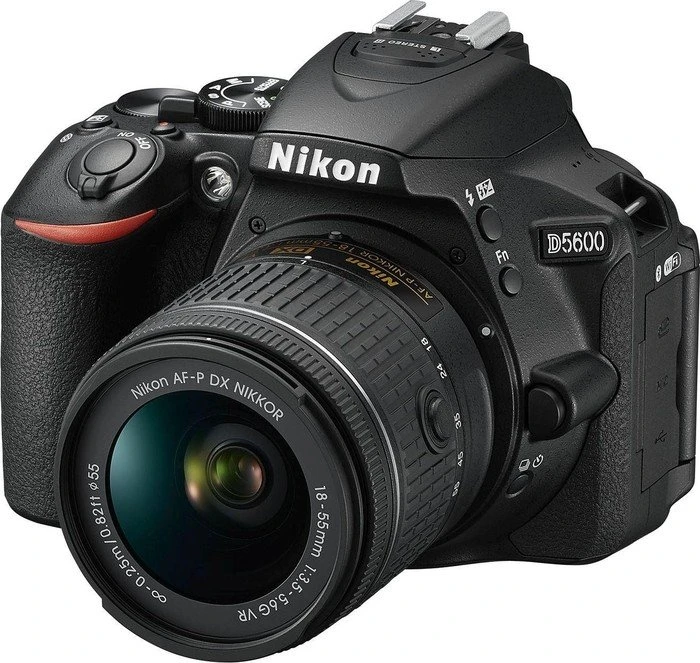 Nikon D5600 mit Objektiv AF-P DX 18-55mm 3.5-5.6 G VR und AF-P DX 70-300mm 4.5-6.3 G ED VR
