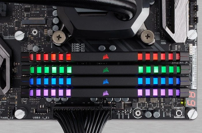 Corsair Vengeance RGB schwarz UDIMM 64GB Kit, DDR4-3200, CL16-18-18-36