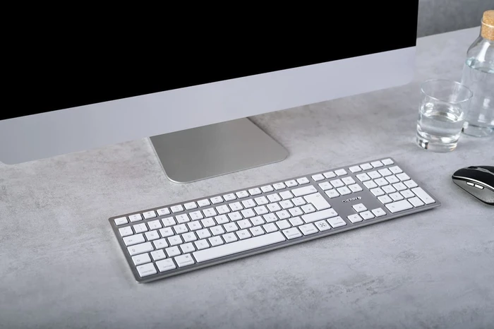 Cherry KW 9100 Slim for Mac, silber/weiß, USB/Bluetooth, DE