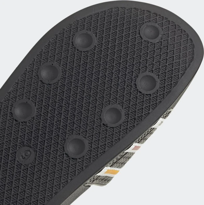 adidas Adilette core black/cloud white/team colleg gold