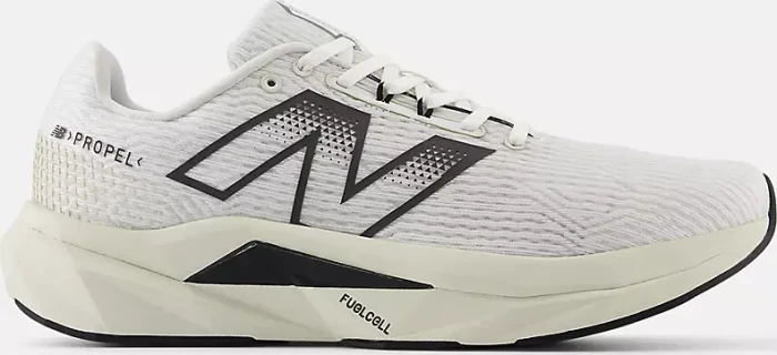 New Balance FuelCell Propel v5 white/black cement/linen (Herren)