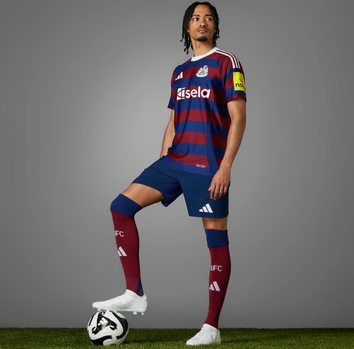 adidas Newcastle United FC Authentic 2024/2025 Auswärtstrikot team coll burgundy 2/night sky (Herren)