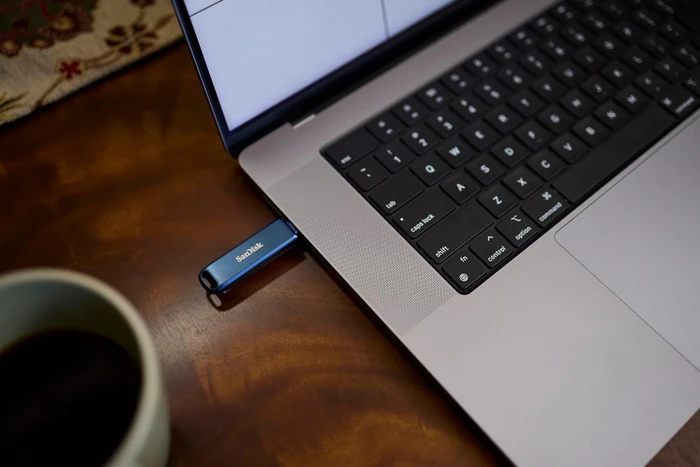 SanDisk Phone Drive for iPhone 64GB Metallic Sky, USB-C + Apple Lightning, USB 3.2 Gen 1×1, USB 2.0