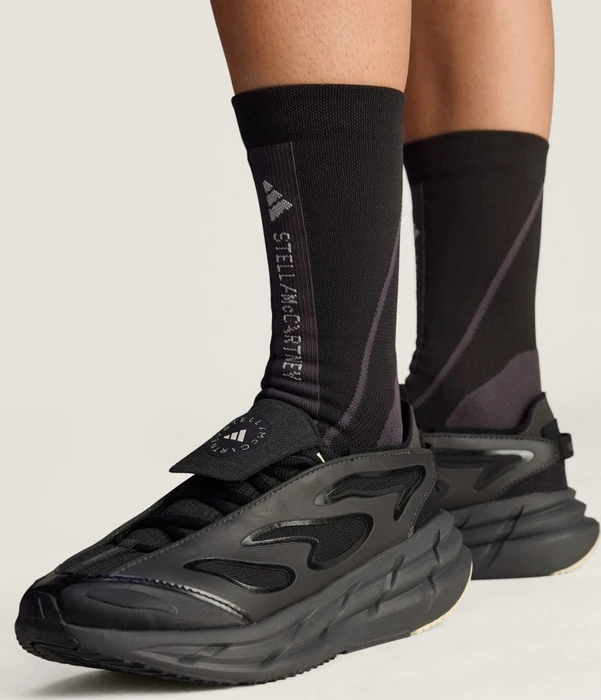 adidas by Stella McCartney Adistar core black/utility black/almond milk-smc (Damen)