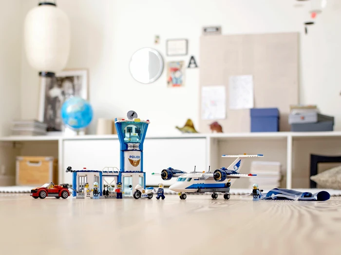 LEGO City Polizei - Polizei Fliegerstützpunkt (60210) – Bild 12